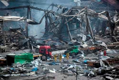 Lính cứu hỏa 19 tuổi sống sót sau 31 giờ xảy ra vụ nổ ở Thiên Tân