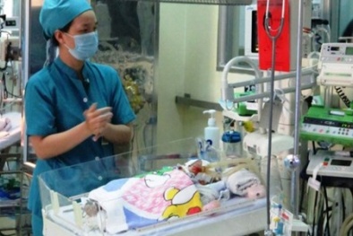 Vụ bé trai bị dao đâm vào đầu: Bé đang nỗ lực tập tự thở