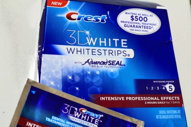 Suýt chết vì dùng miếng dán làm trắng răng Crest WhiteStrips 