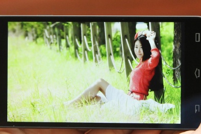 Top smartphone màn hình Full HD 'sắc nét' từng milimet