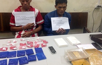 Bắt 2 đối tượng đang vận chuyển hàng nghìn viên ma túy tổng hợp
