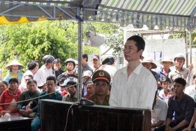 Cần Thơ: Xét xử đối tượng giết người vì tiệc thôi nôi hát nhạc sống