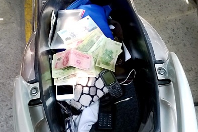 Chủ nhân chiếc xe máy chứa 1,6 tỷ đồng vứt bên lề đường là ai?