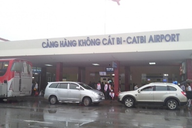 Hải Phòng: Hành khách tự đập đầu vào cửa kính sân bay có hơi men