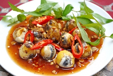 Trứng cút lộn xào me chua ngọt, đánh thức vị giác