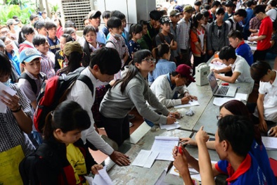 Cha, con và...tâm sự tại trường thi