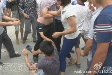 Bi hài công nhân tụt quần giám đốc giữa phố vì nợ lương