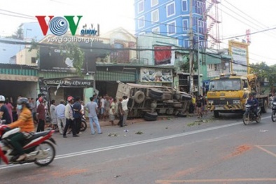 Cụ già bị gạch văng trúng đầu vì đứng gần hiện trường tai nạn