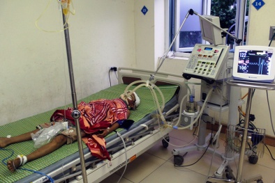 Tại sao lại đình chỉ vụ án dượng đánh 2 cháu thương vong ở Nghệ An?