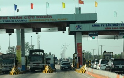 Gần 10 km có 5 trạm thu phí