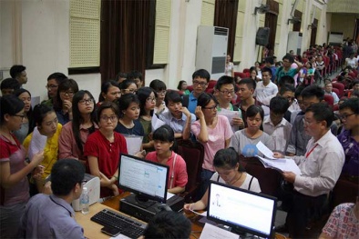Mệt mỏi và sai sót trong xét tuyển ĐH đợt 1: Hậu quả cuộc đua vào Đại học bằng mọi giá
