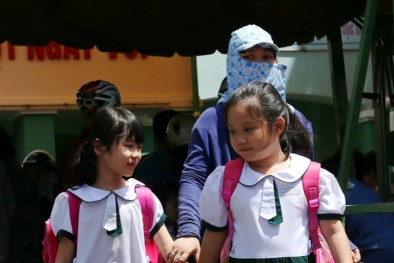 Đồng phục học sinh đã xấu lại đắt, phụ huynh than trời