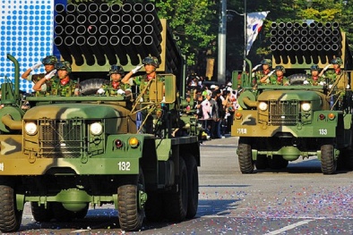 Uy lực pháo phản lực phóng loạt 36 nòng của Hàn Quốc có sức mạnh thế nào?