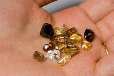 Công viên kỳ lạ, du khách thoải mái đào kim cương