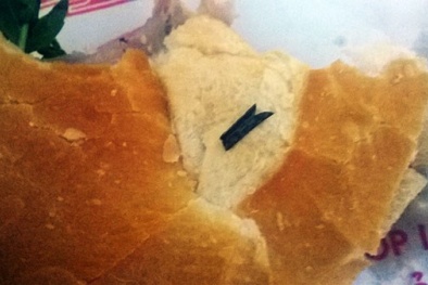 Đà Lạt: Thực khách tá hỏa vì gặm trúng lưỡi dao lam trong ổ bánh mì