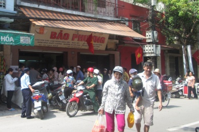 Hiệu bánh trung thu truyền thống ra 'luật rừng' hạn chế khách mua?