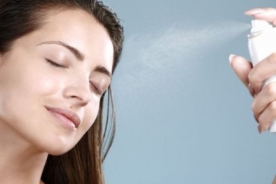 Lý giải trào lưu xịt nước khoáng vào mặt nơi công sở