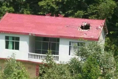 Tai nạn hy hữu: Mảnh vỡ tên lửa Trung Quốc rơi trúng nhà dân