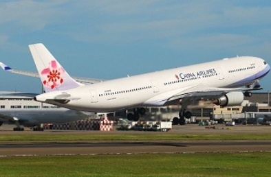 Tước giấy phép tài xế lái xe đụng máy bay gây thiệt hại triệu USD