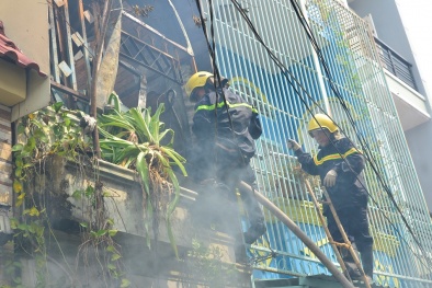 TP. HCM: Lính cứu hỏa bị thương nặng khi dập lửa cứu người