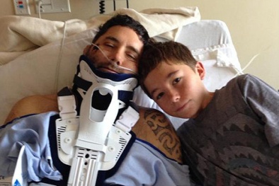 Cảm động cậu bé đi bộ 21 km đường rừng để cứu cha gặp nạn