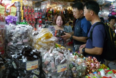 Bán sữa, bánh kẹo... phải khám sức khỏe