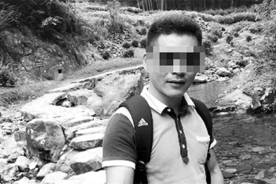 Ngã xuống vách núi chết thảm vì mải chụp ảnh 'tự sướng'