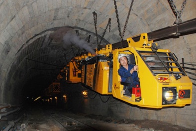 Cơ giới hóa và hiện đại hóa khai thác hầm lò giúp tăng năng suất ngành than