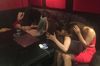Bị kiểm tra bất ngờ, gần 50 tiếp viên karaoke chạy tán loạn