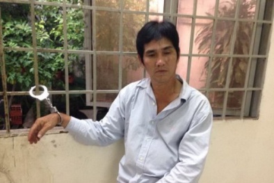 Hình sự đặc nhiệm bắt kẻ vặt kính chiếu hậu xe ô tô vào lúc rạng sáng