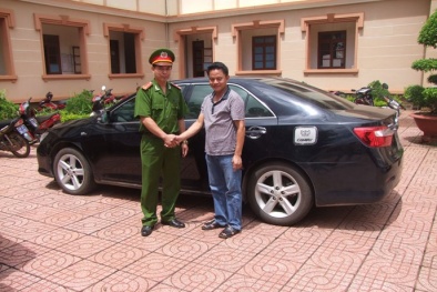 Vụ bé 6 tuổi lái ô tô: Công an phạt bố và tạm giữ ô tô