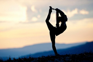 5 tư thế yoga cực tốt cho chuyện ấy