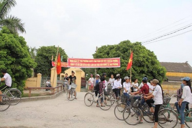 Sắp đến ngày tựu trường, học sinh bị 'đẩy' vào trung tâm thương mại học