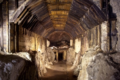 Dấu vết kho báu hàng trăm tấn vàng chôn vùi trong hầm mỏ