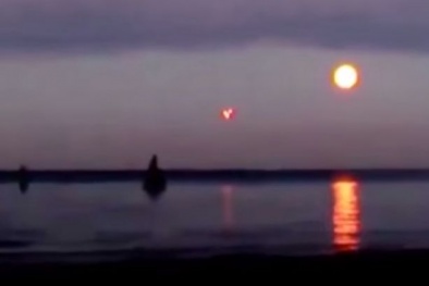 Nhóm UFO màu cam bí ẩn 'lượn lờ' trên biển Nga