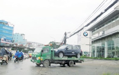 Xe cứu hộ biến tướng thành 'xe vua': Sao không ai quản lý?