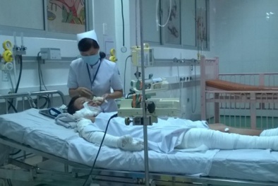 Bé gái bị mẹ tưới xăng đốt đồng ý tha thứ cho mẹ