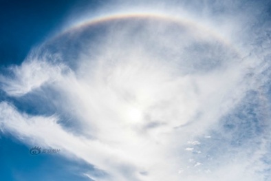 Trung Quốc: Xuất hiện ánh hào quang bao quanh mây hình chim khổng tước