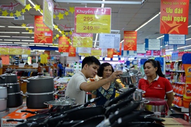 Đua nhau bung khuyến mãi để kéo khách