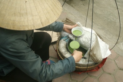 Bánh đúc om chua: Đậm đà hương vị trung thu đất Hà Thành