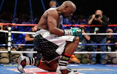Mayweather kết thúc sự nghiệp toàn thắng 49 trận