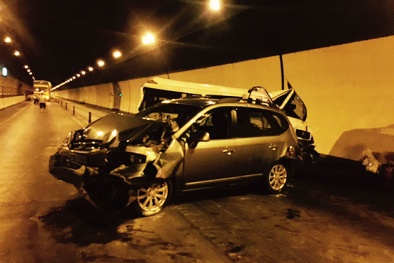 Tai nạn liên hoàn 4 ô tô trong hầm Hải Vân, 12 người bị thương