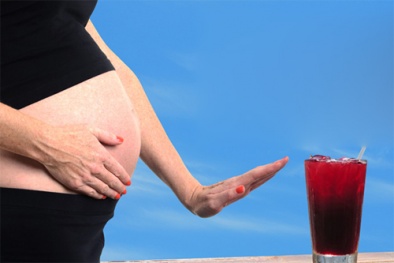 Uống nước ngọt khi mang bầu có thể nguy hiểm cho thai nhi