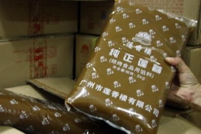 Bắt giữ 1 tấn nguyên liệu bánh Trung thu không rõ nguồn gốc