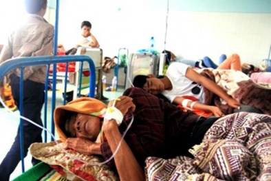 Cả trăm người từ đám cưới tới thẳng bệnh viện vì ngộ độc thịt bò