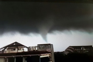 Vòi rồng ở Hải Phòng, động đất ở Nghệ An