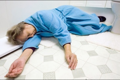 Cách sơ cứu khẩn người bị tai biến mạch máu não