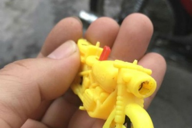 Chơi đồ chơi Trung Quốc bé trai 7 tuổi tử vong 