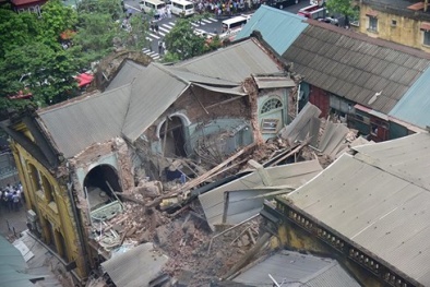 Những hình ảnh từ hiện trường vụ sập nhà ở Trần Hưng Đạo