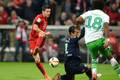 Ghi 5 bàn trong 9 phút: Lewandowski lập 'kỳ tích' giúp Bayern đè bẹp Wolfsburg